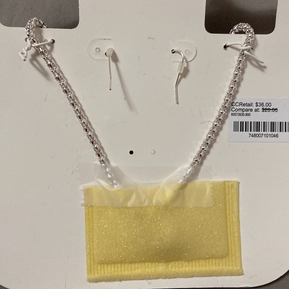 Nine West green necklace and earring set - Picture 4 of 6